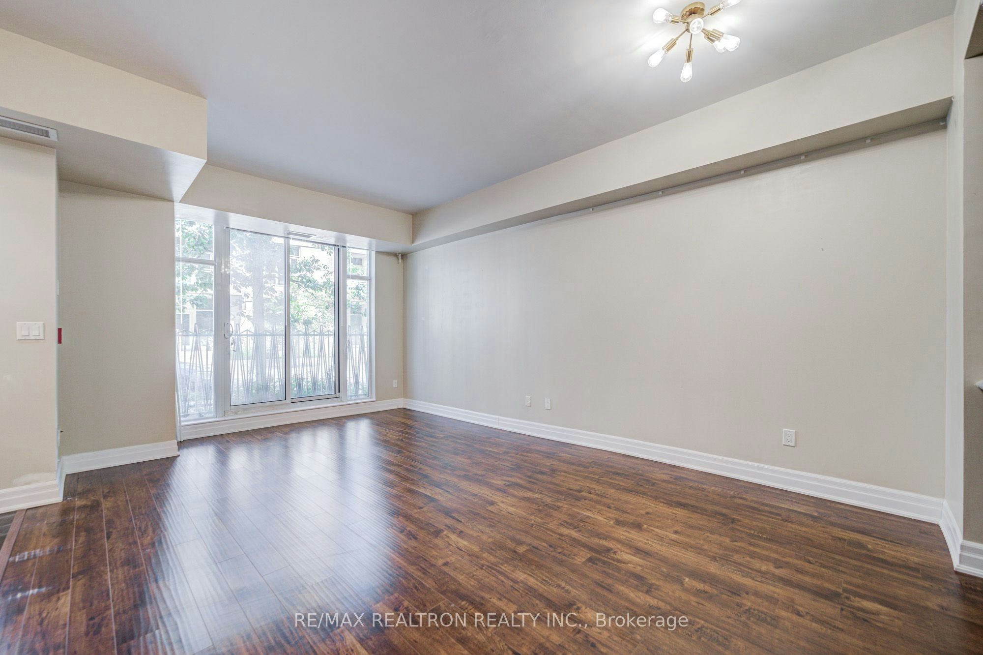 TH 1-93 Sloping Sky Mews, Toronto, ON, M5V 1P4 - 6