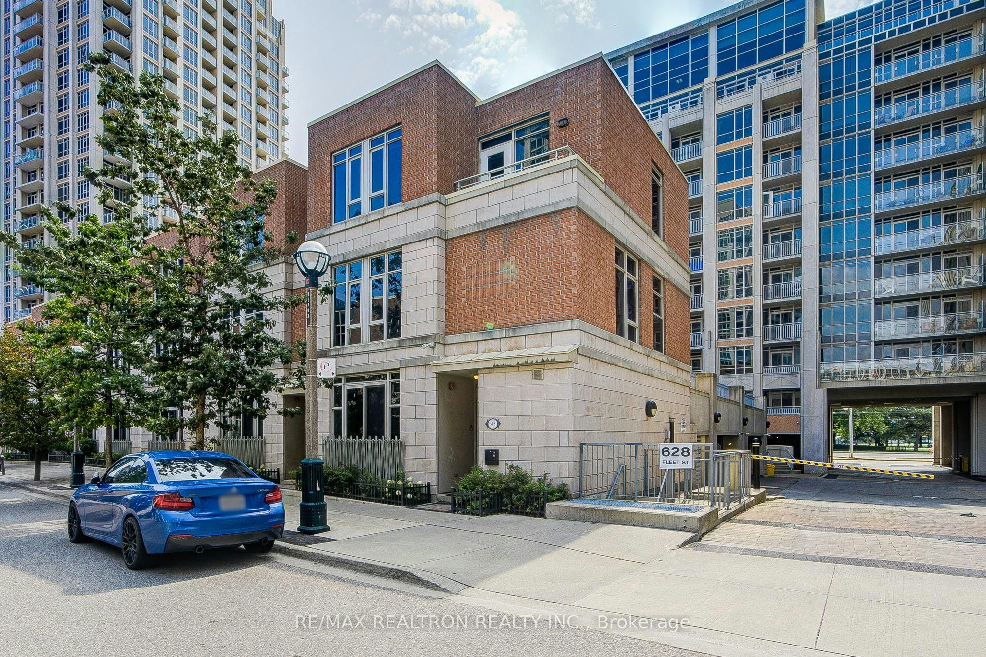 TH 1-93 Sloping Sky Mews, Toronto, ON, M5V 1P4