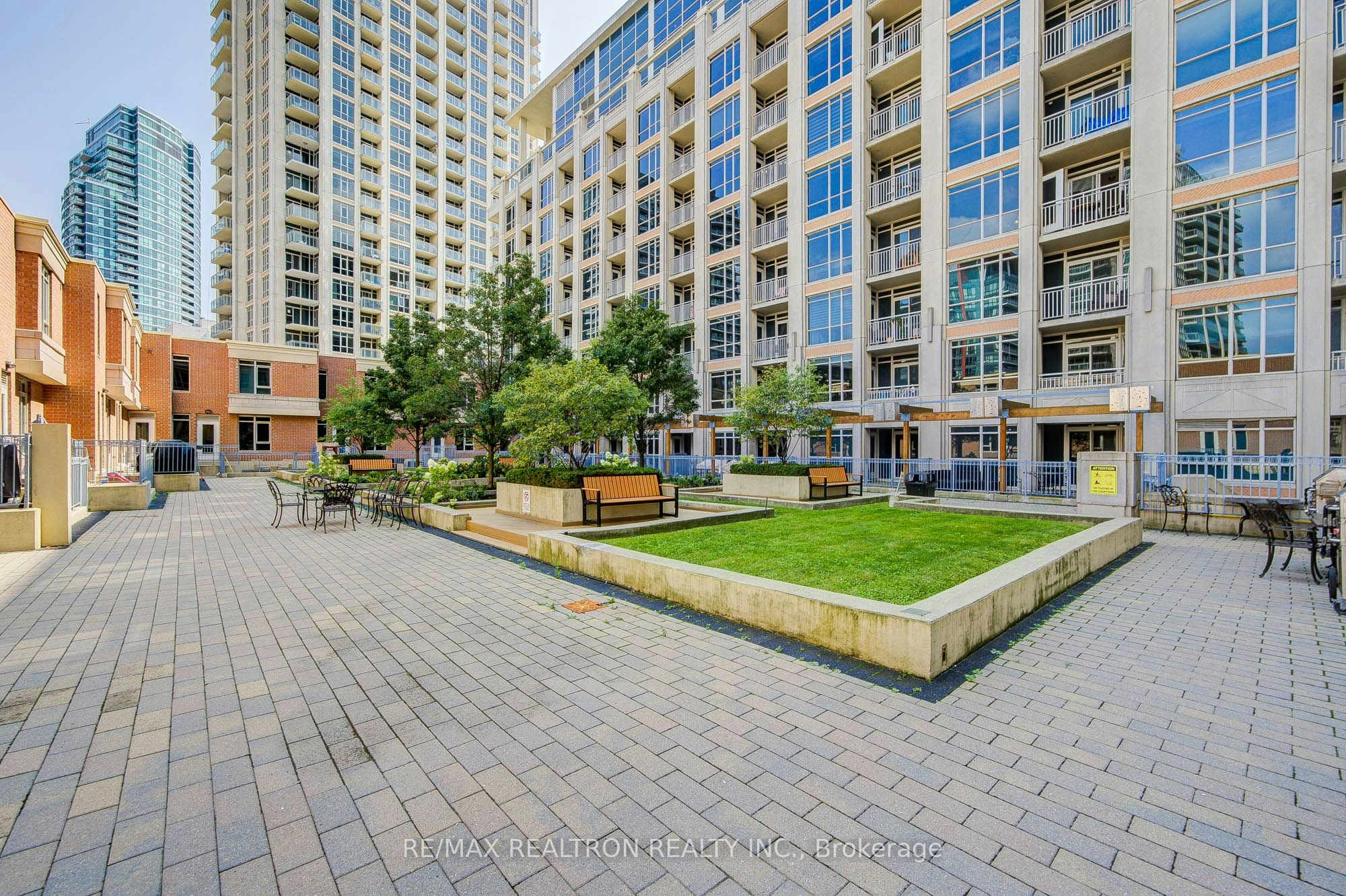 TH 1-93 Sloping Sky Mews, Toronto, ON, M5V 1P4 - 41