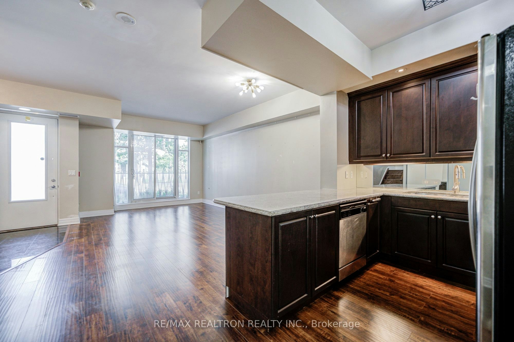 TH 1-93 Sloping Sky Mews, Toronto, ON, M5V 1P4 - 10