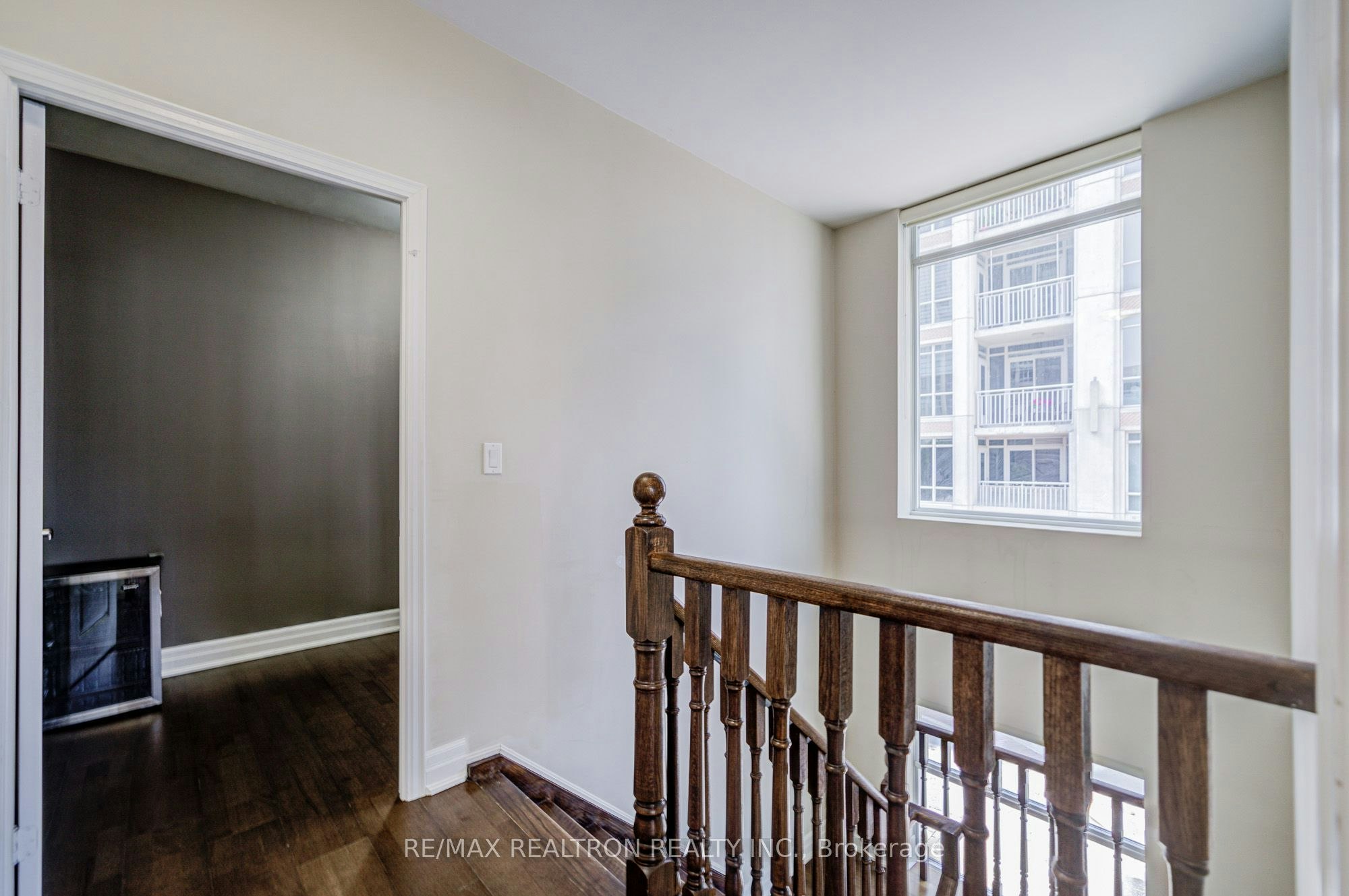 TH 1-93 Sloping Sky Mews, Toronto, ON, M5V 1P4 - 25