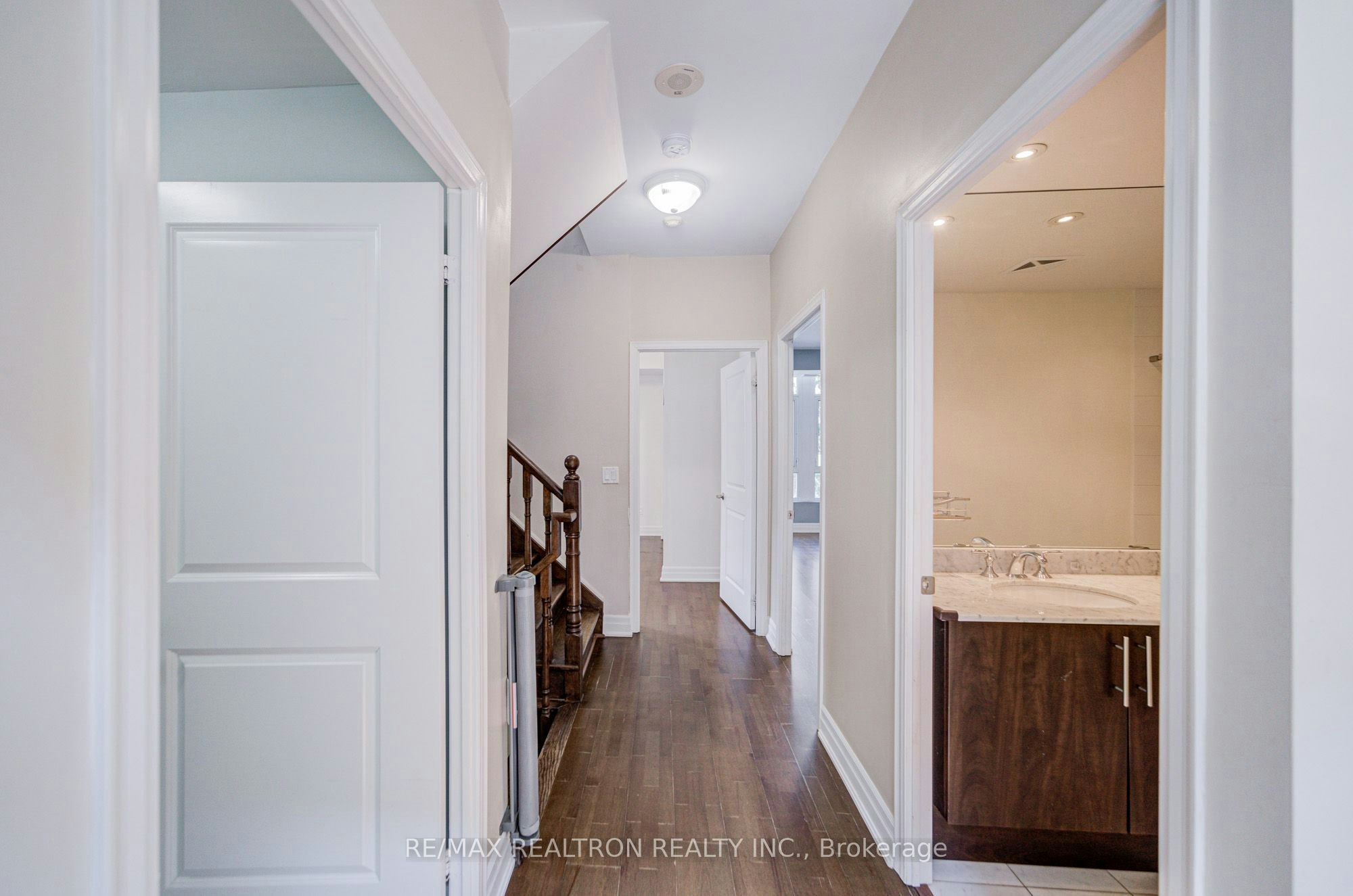 TH 1-93 Sloping Sky Mews, Toronto, ON, M5V 1P4 - 14