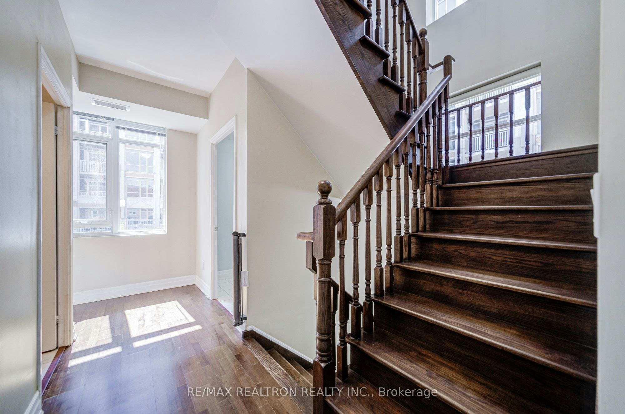 TH 1-93 Sloping Sky Mews, Toronto, ON, M5V 1P4 - 15