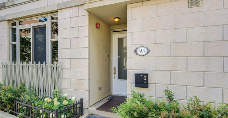 TH 1-93 Sloping Sky Mews, Toronto, ON, M5V 1P4 - 2