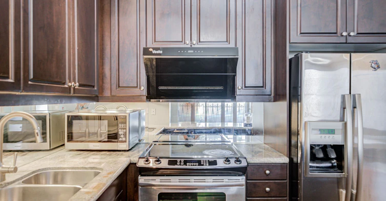 TH 1-93 Sloping Sky Mews, Toronto, ON, M5V 1P4 - 11