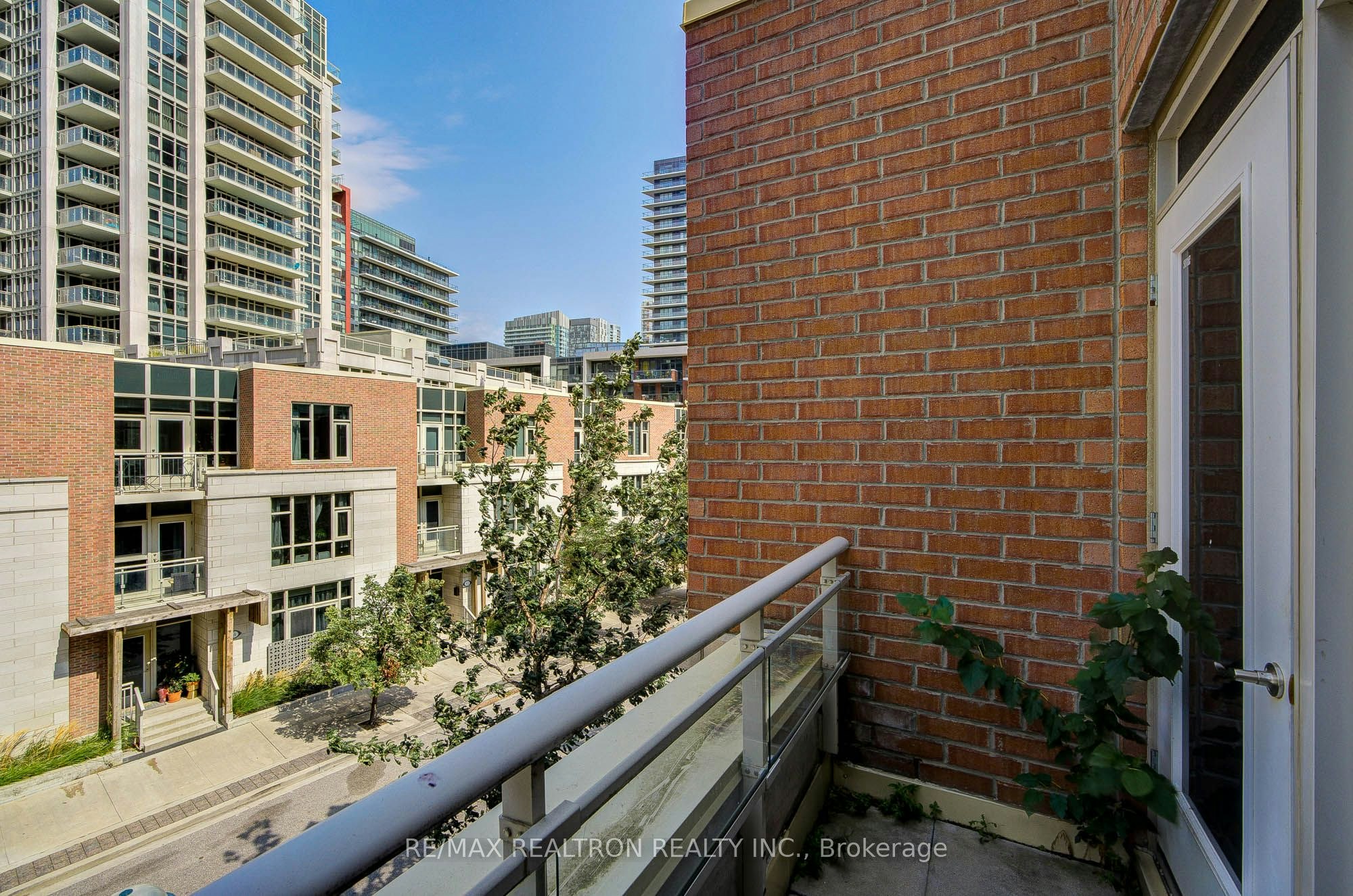 TH 1-93 Sloping Sky Mews, Toronto, ON, M5V 1P4 - 33