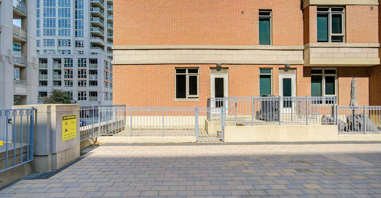 TH 1-93 Sloping Sky Mews, Toronto, ON, M5V 1P4 - 40