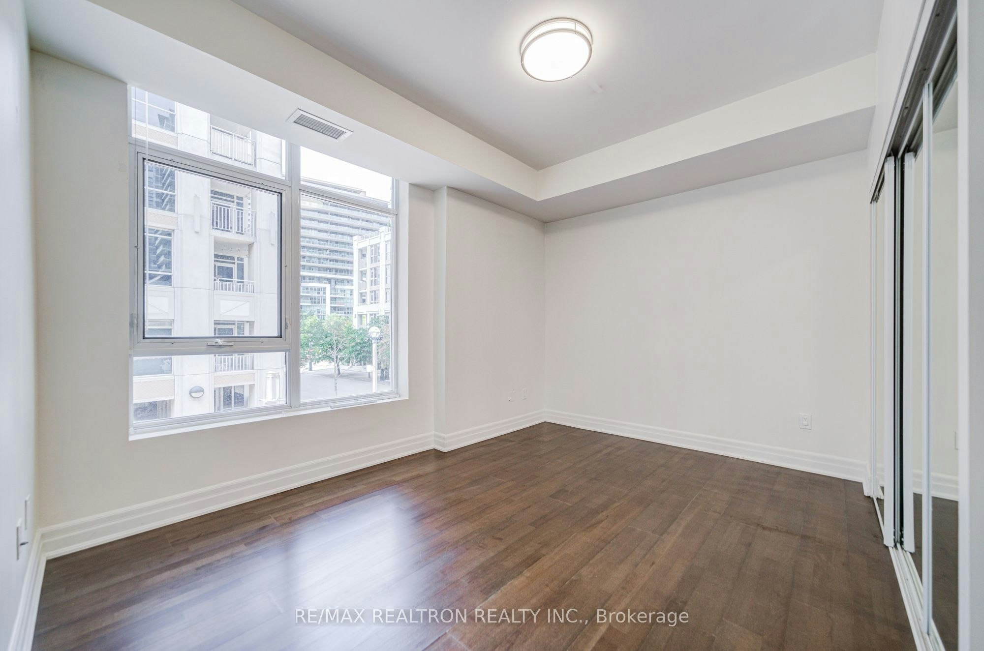 TH 1-93 Sloping Sky Mews, Toronto, ON, M5V 1P4 - 16