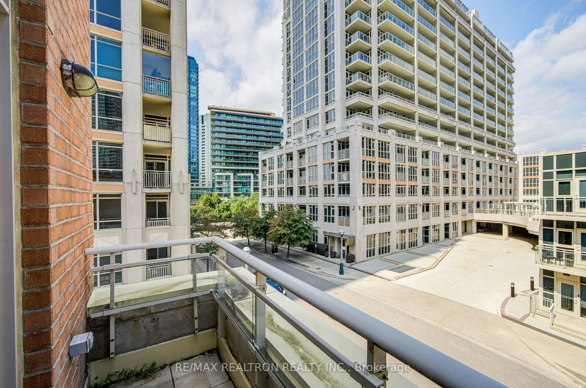 TH 1-93 Sloping Sky Mews, Toronto, ON, M5V 1P4 - 34