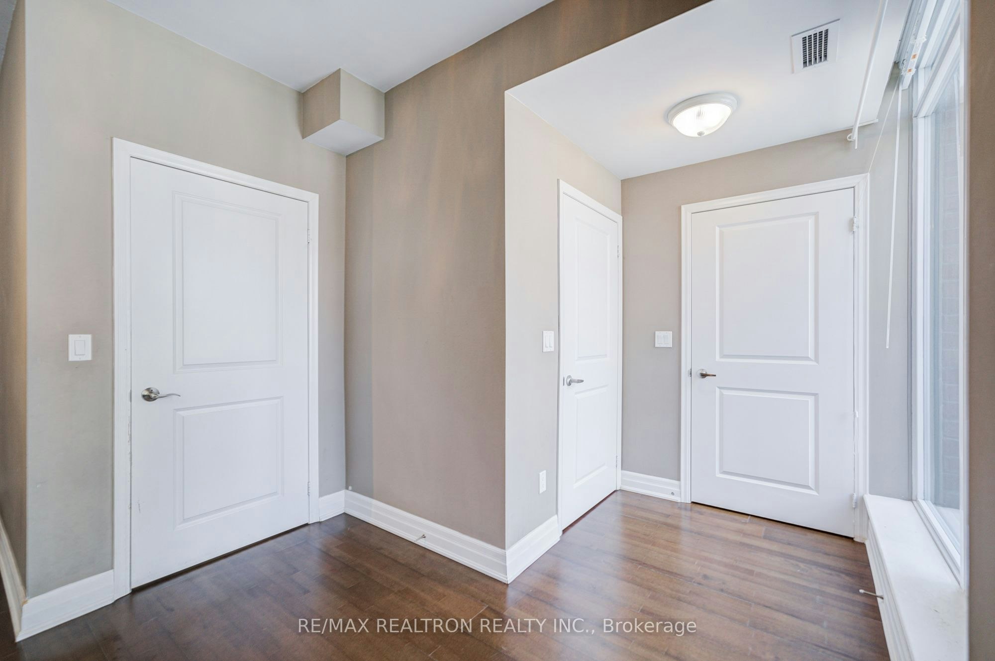 TH 1-93 Sloping Sky Mews, Toronto, ON, M5V 1P4 - 30