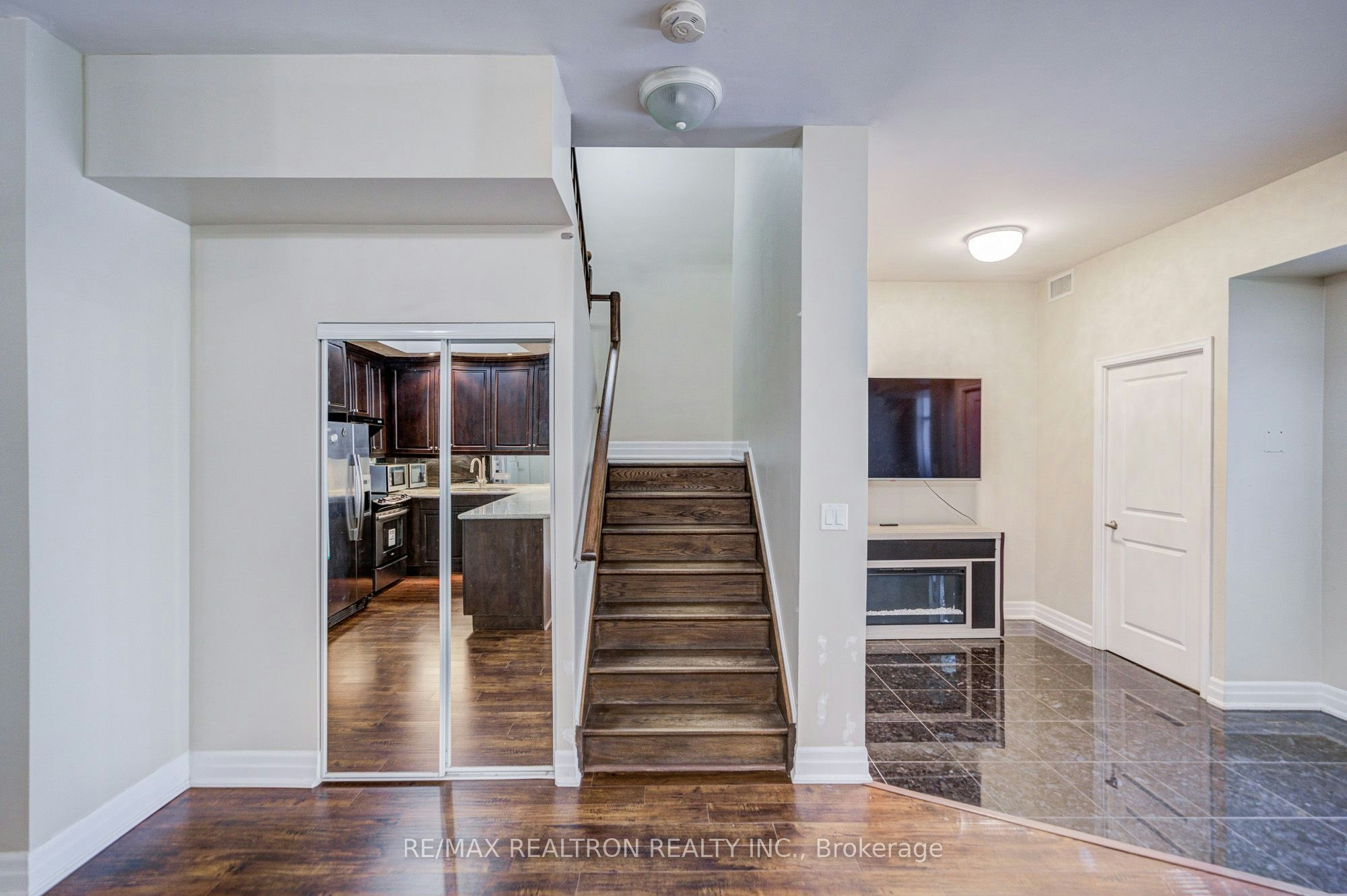 TH 1-93 Sloping Sky Mews, Toronto, ON, M5V 1P4 - 12
