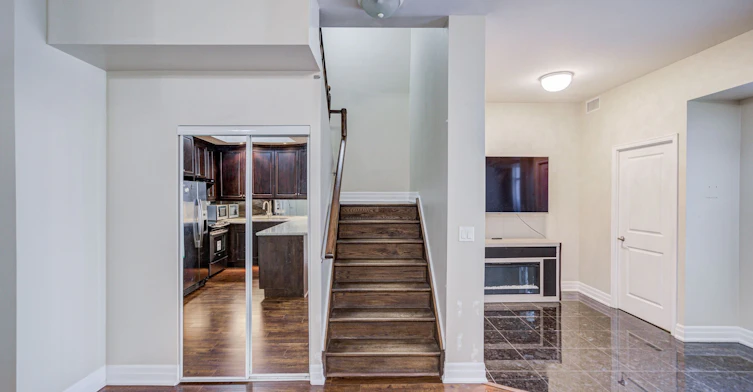 TH 1-93 Sloping Sky Mews, Toronto, ON, M5V 1P4 - 12