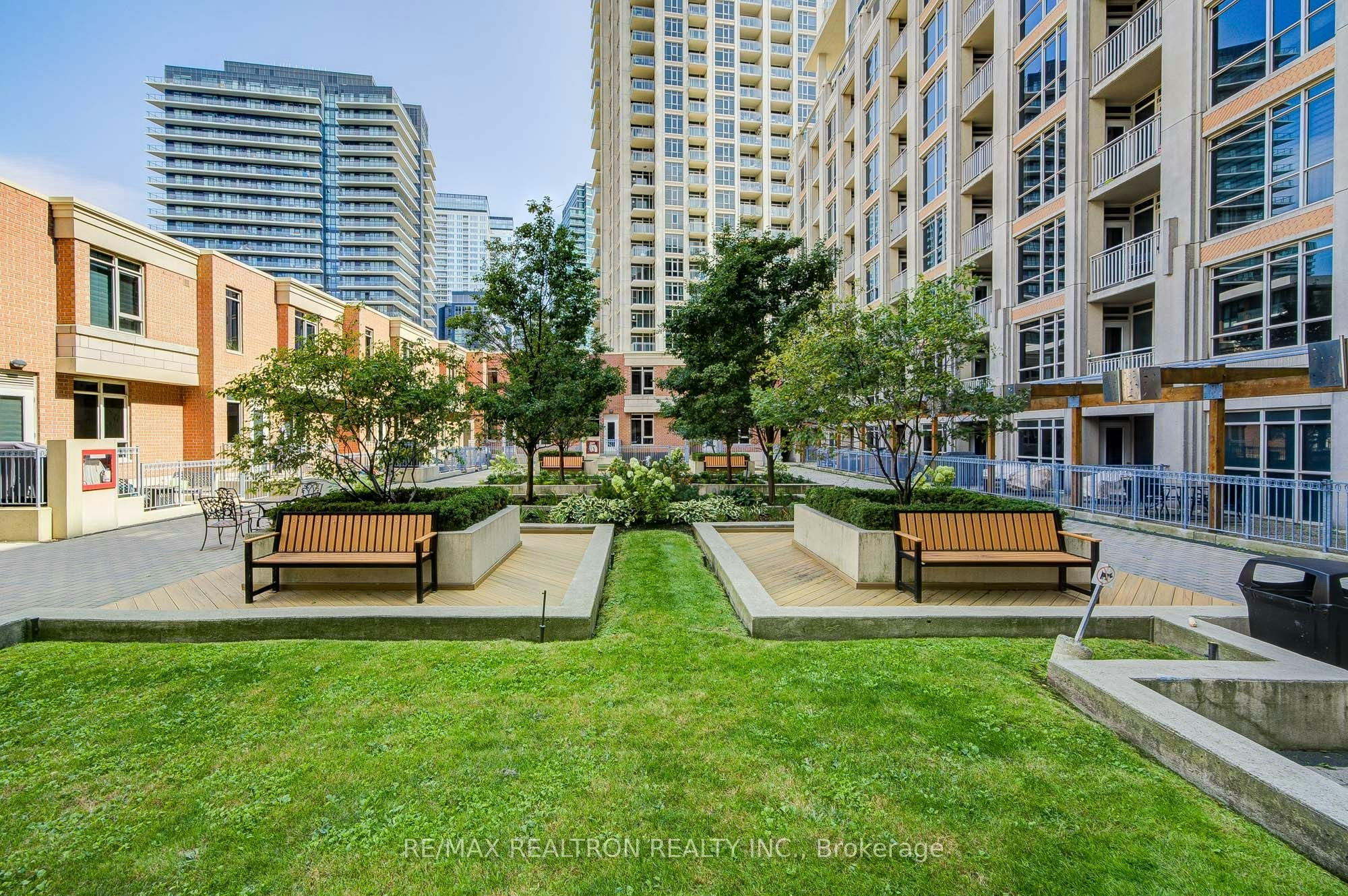 TH 1-93 Sloping Sky Mews, Toronto, ON, M5V 1P4 - 42