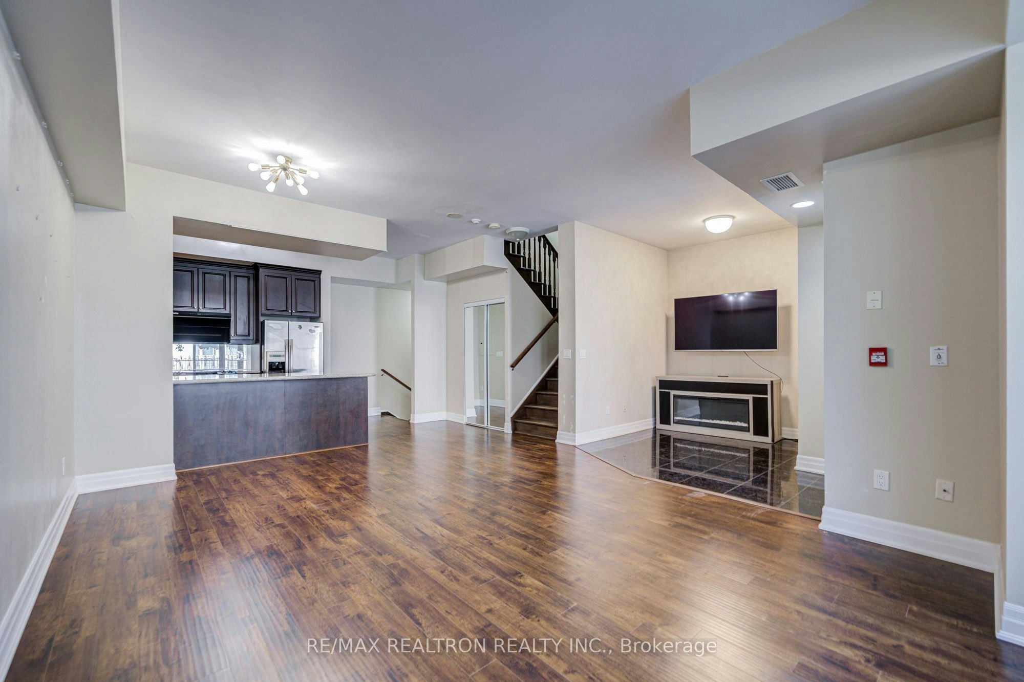 TH 1-93 Sloping Sky Mews, Toronto, ON, M5V 1P4 - 3