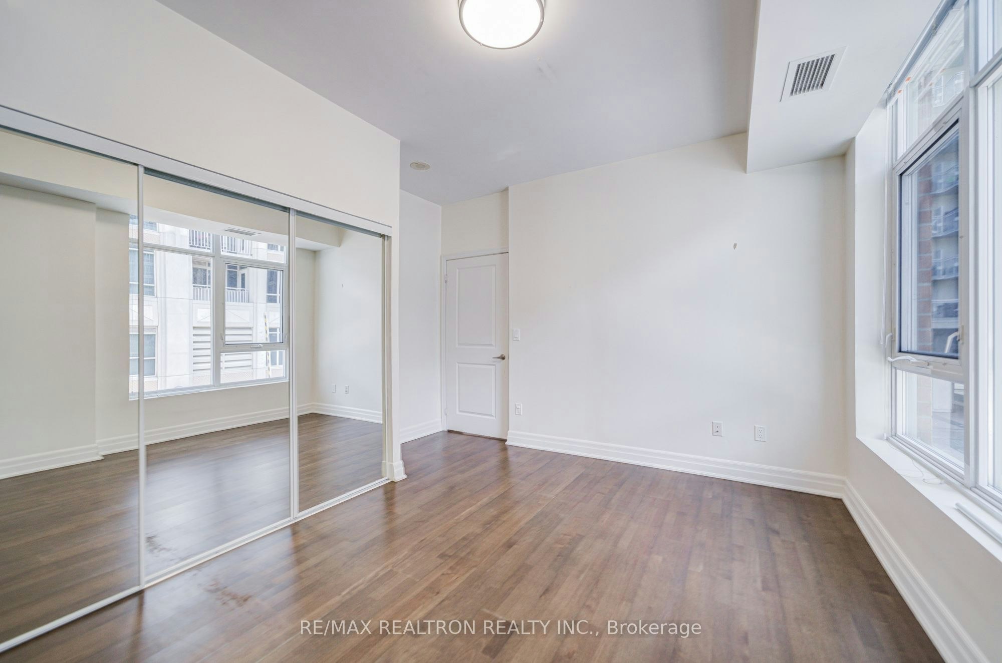 TH 1-93 Sloping Sky Mews, Toronto, ON, M5V 1P4 - 18