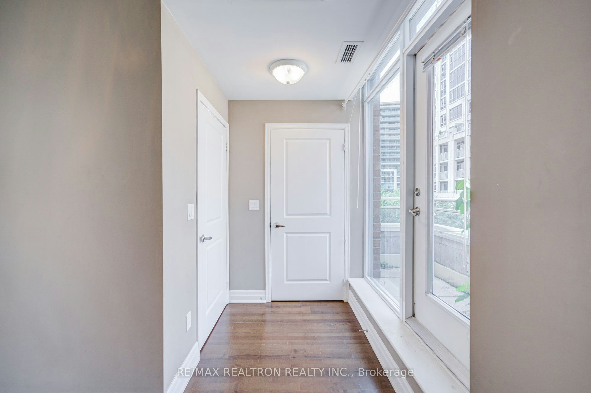 TH 1-93 Sloping Sky Mews, Toronto, ON, M5V 1P4 - 29