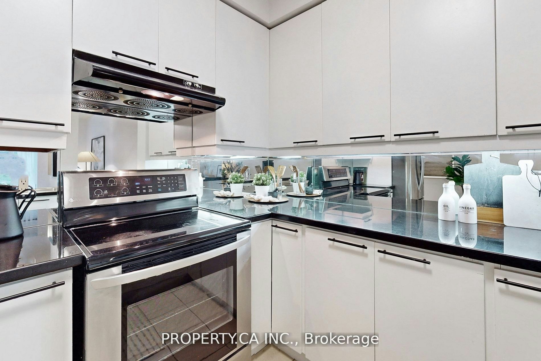 301-1121 Bay Street, Toronto, ON, M5S 3L9 - 7