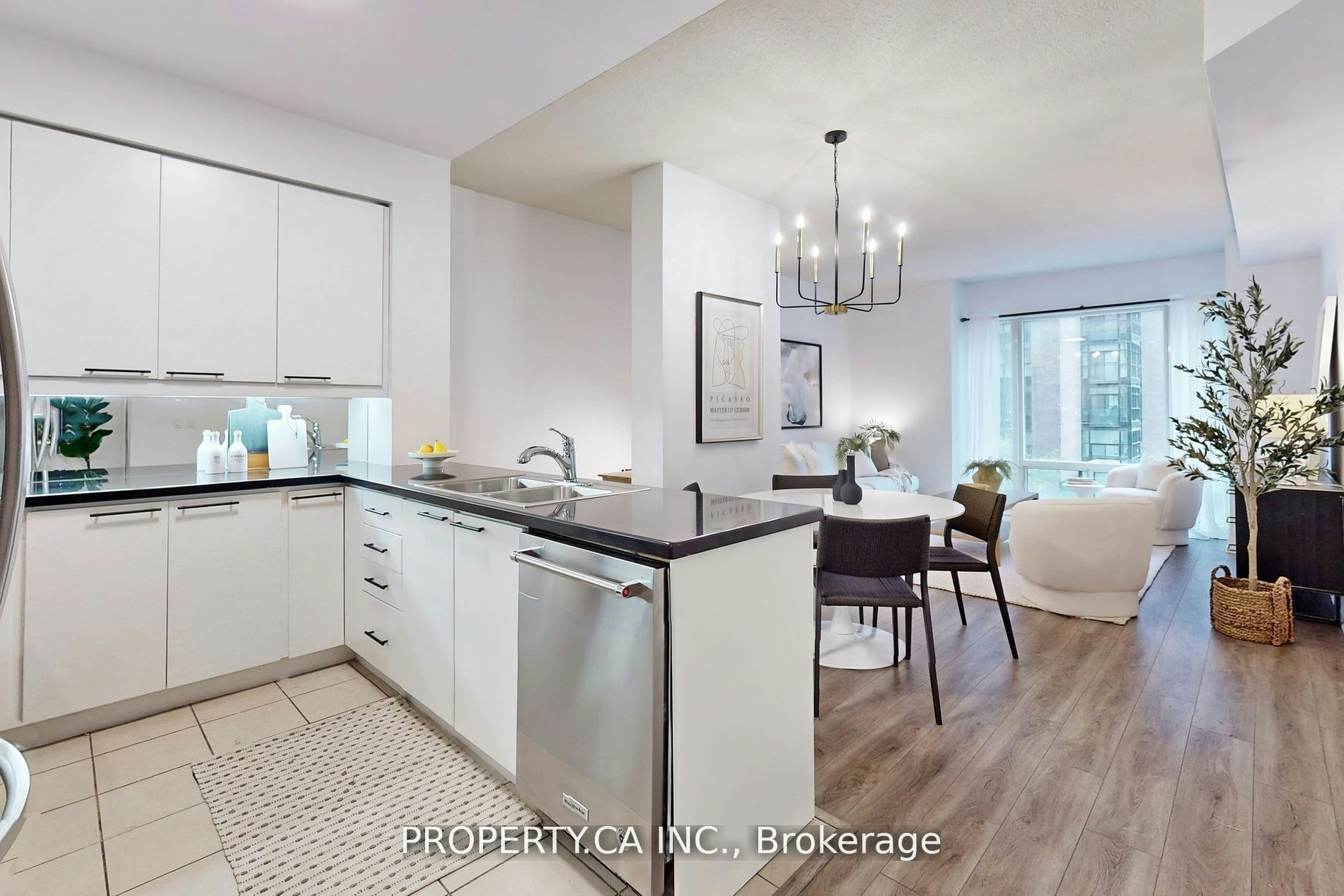 301-1121 Bay Street, Toronto, ON, M5S 3L9 - 5