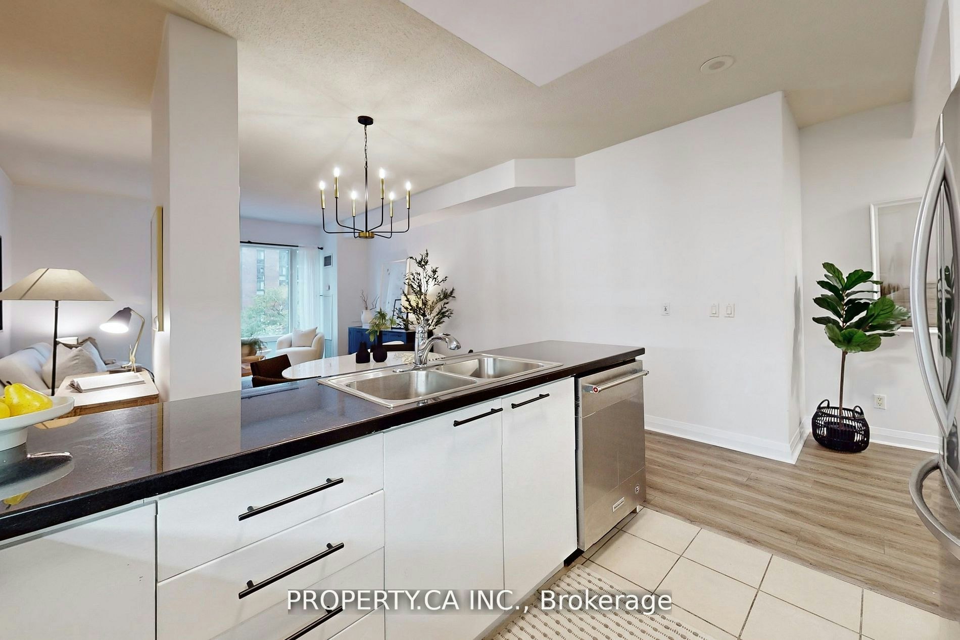 301-1121 Bay Street, Toronto, ON, M5S 3L9 - 4