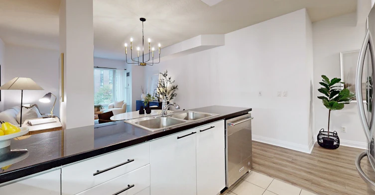 301-1121 Bay Street, Toronto, ON, M5S 3L9 - 4