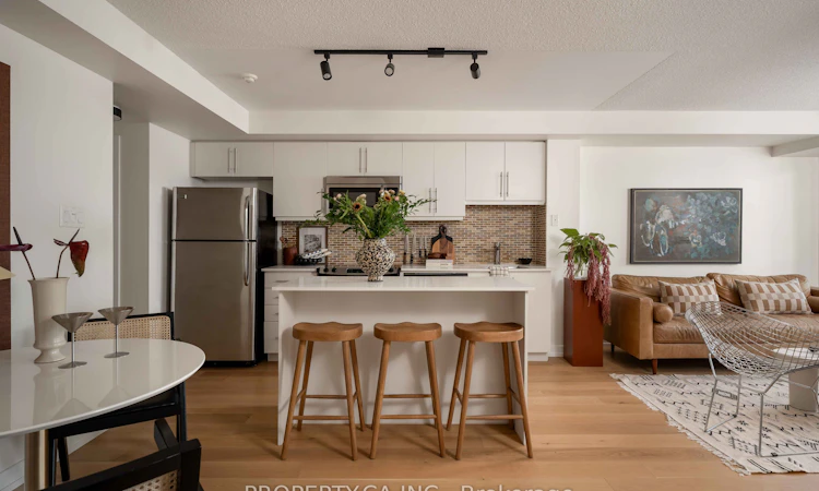 413-1171 Queen Street W