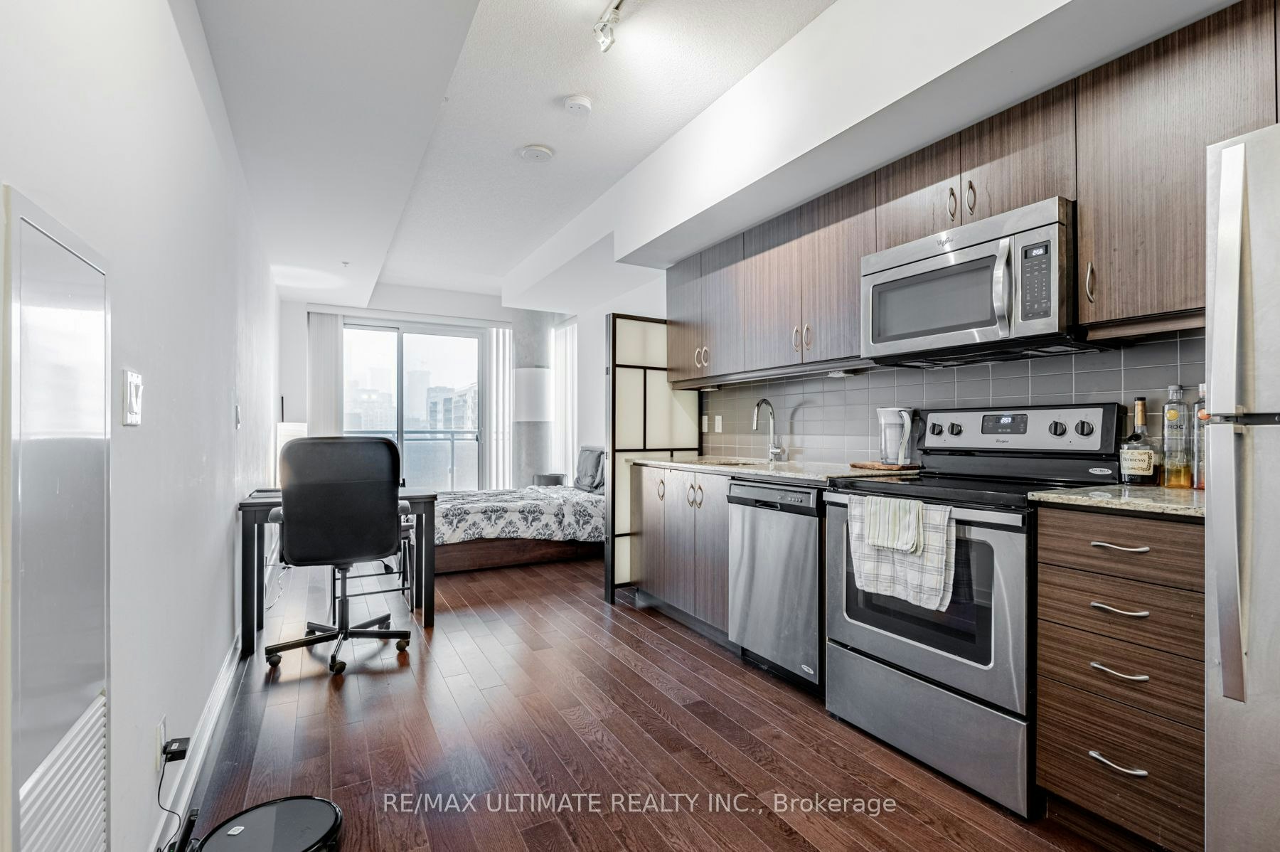 809-10 Willison Square, Toronto, ON, M5T 1E7 - 2