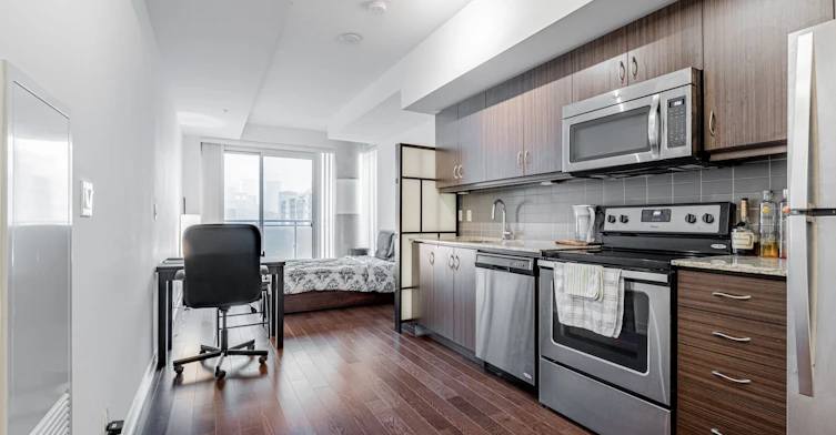 809-10 Willison Square, Toronto, ON, M5T 1E7 - 2
