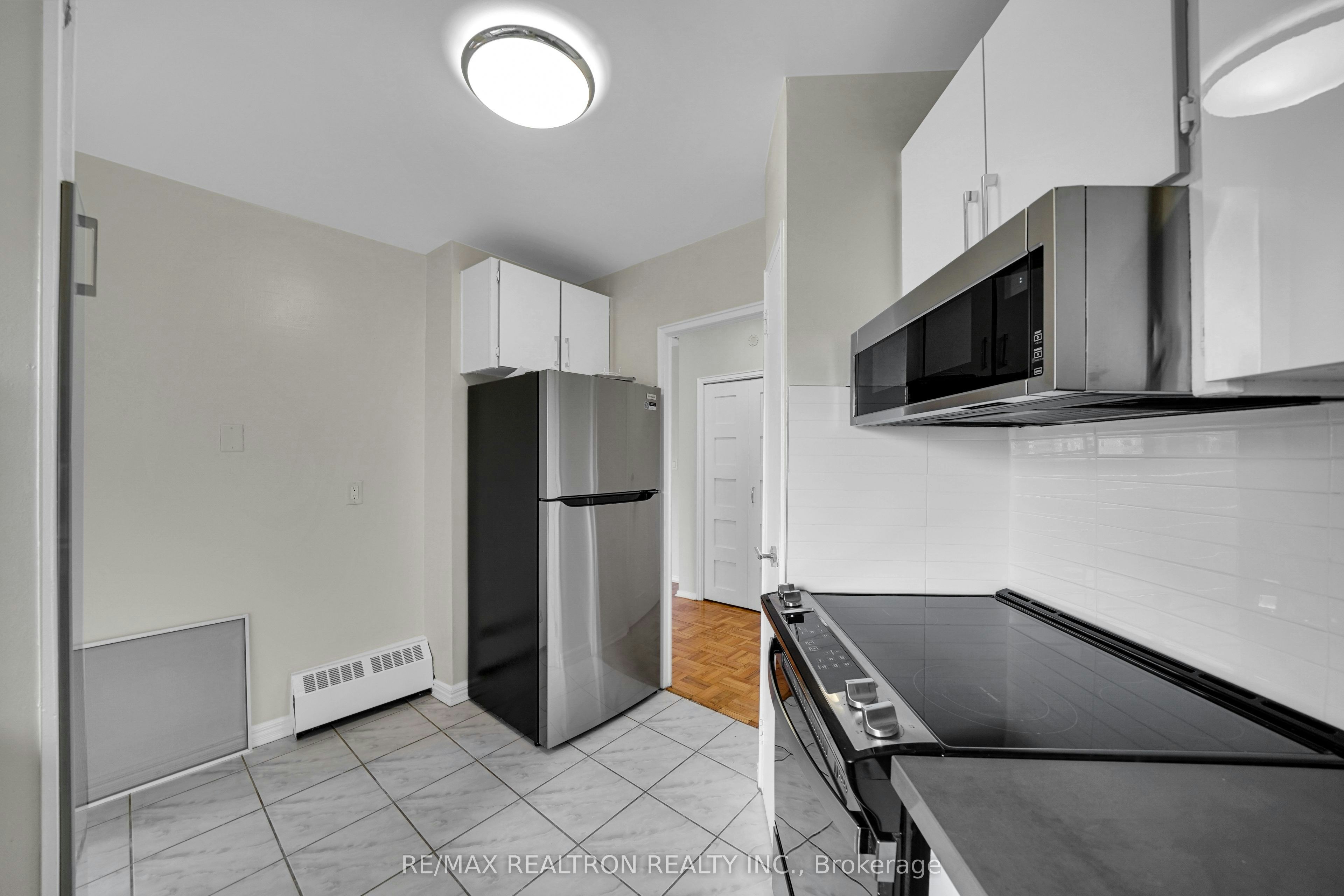 706-9 Deer Park Crescent, Toronto, ON, M4V 2C4 - 6