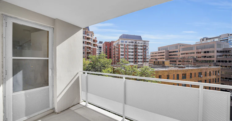 706-9 Deer Park Crescent, Toronto, ON, M4V 2C4 - 18