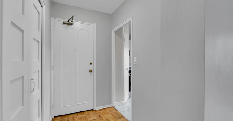 706-9 Deer Park Crescent, Toronto, ON, M4V 2C4 - 19