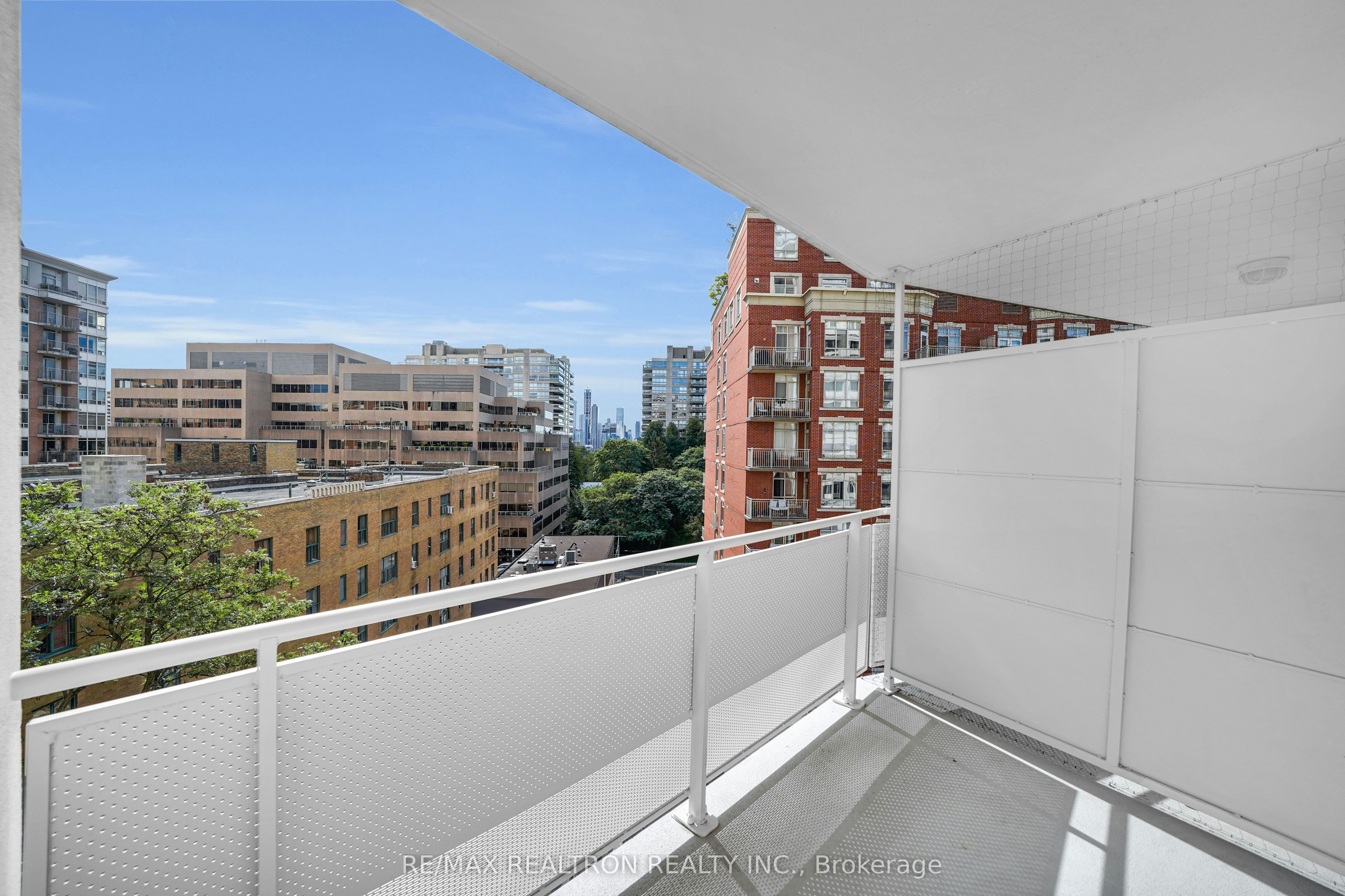 706-9 Deer Park Crescent, Toronto, ON, M4V 2C4 - 17