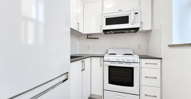 102-1291 Bayview Avenue, Toronto, ON, M4G 2Z9 - 5