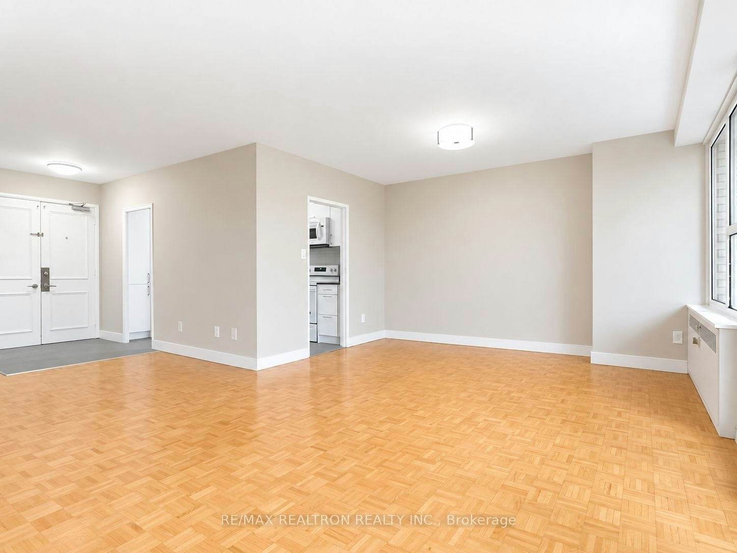 202-10 Shallmar Boulevard, Toronto, ON, M5N 1J4 - 2