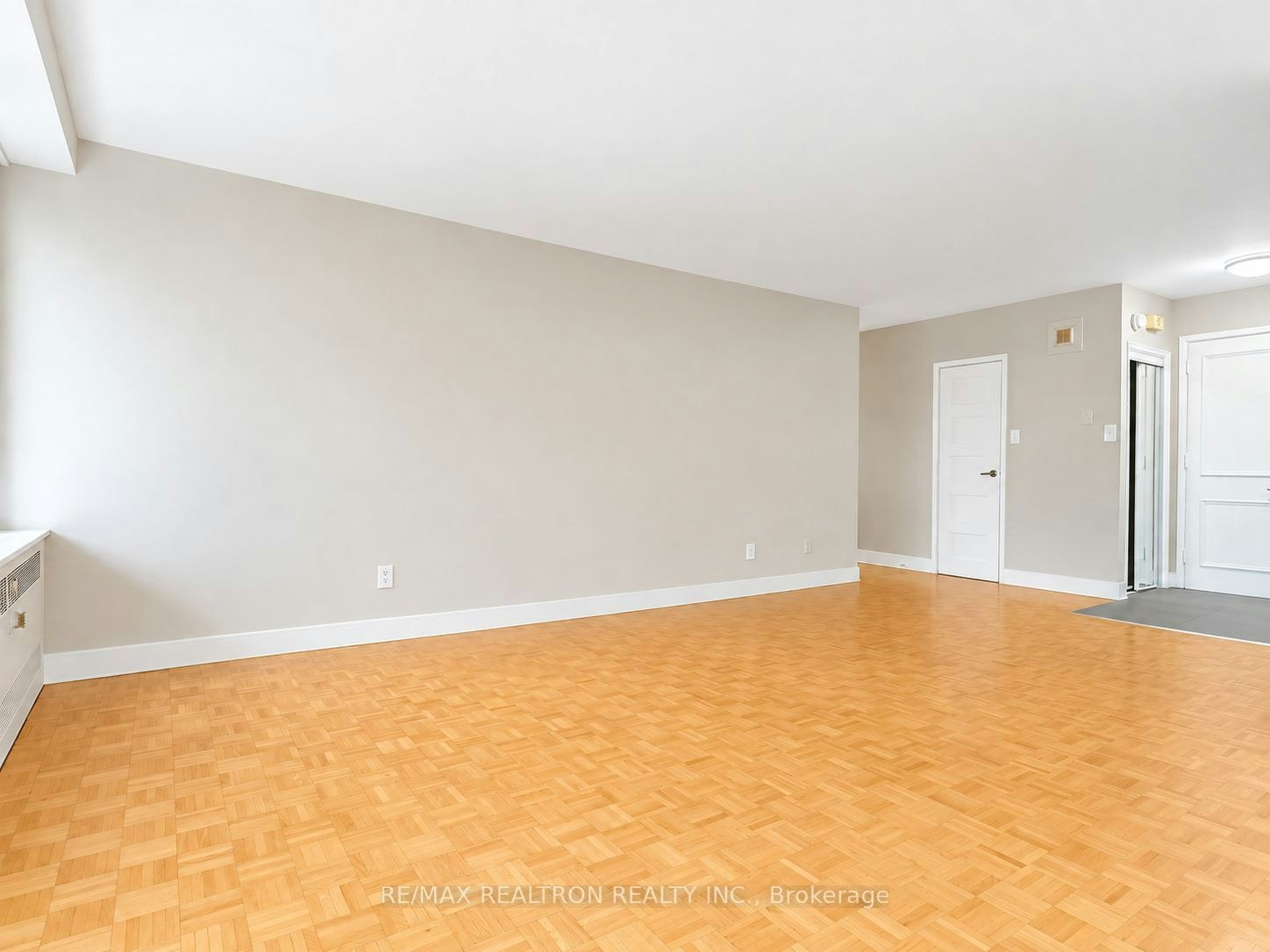 202-10 Shallmar Boulevard, Toronto, ON, M5N 1J4 - 3