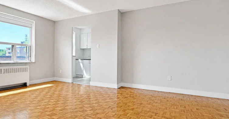 205-1291 Bayview Avenue, Toronto, ON, M4G 2Z9 - 2