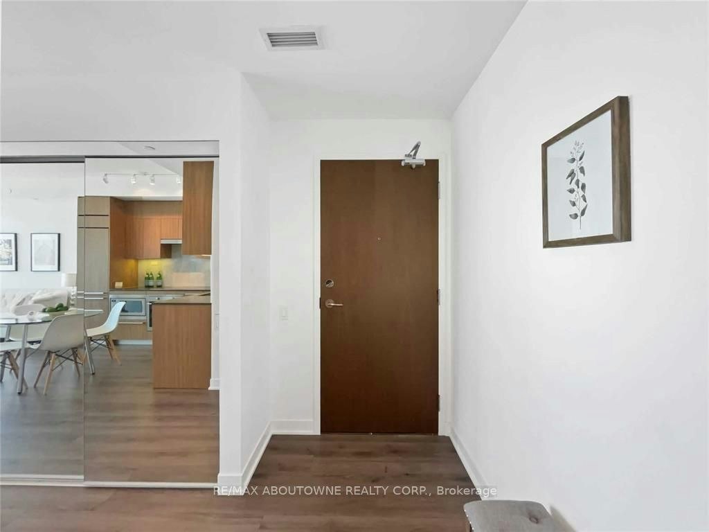 2201-70 Queens Wharf Road, Toronto, ON, M5V 0J2 - 2