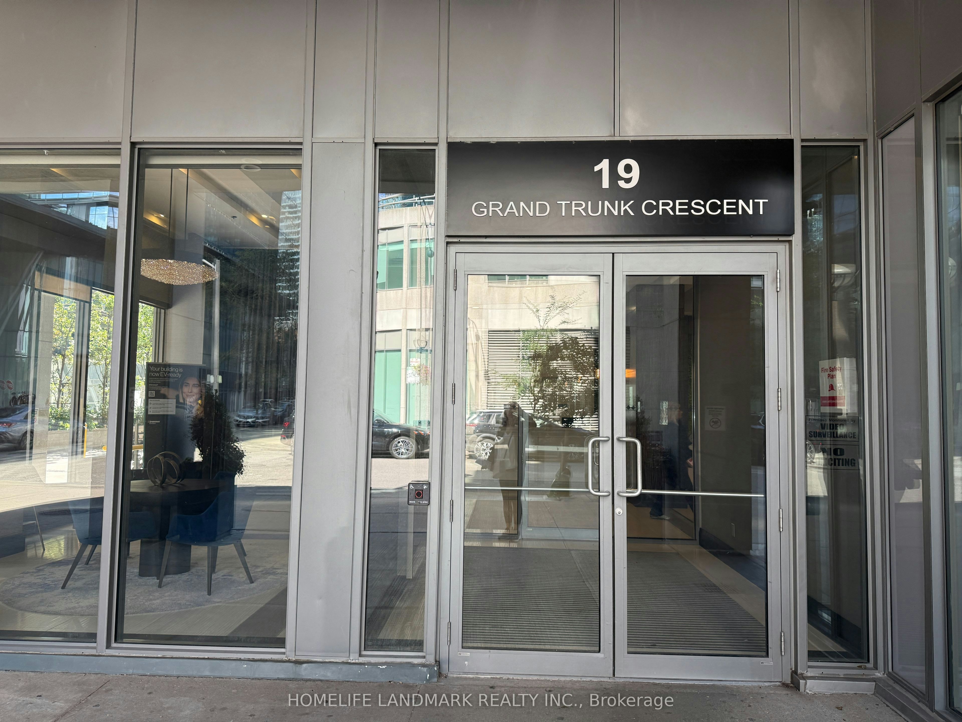 1603-19 Grand Trunk Crescent, Toronto, ON, M5J 3A3 - 2