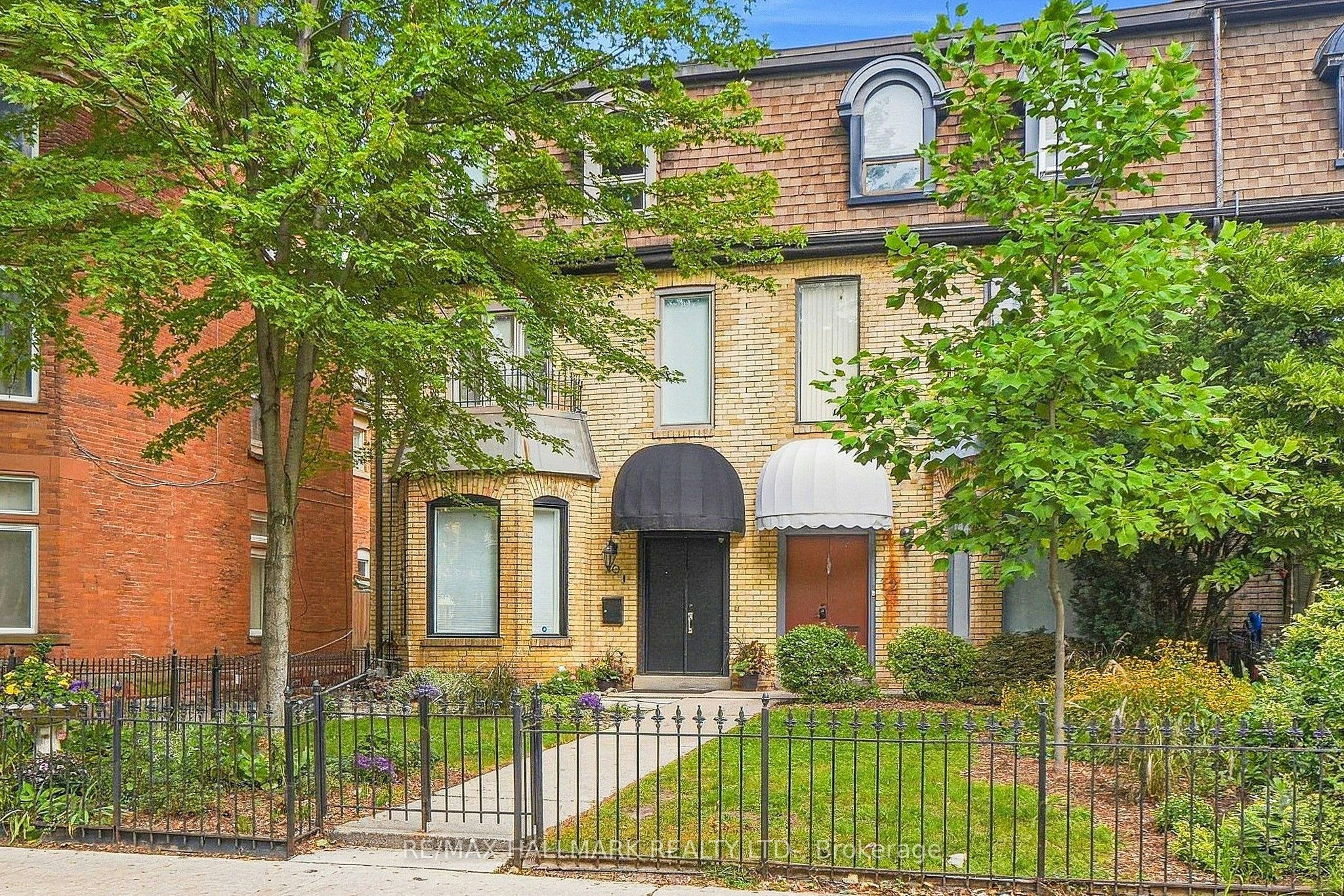 10 Earl Street, Toronto, ON, M4Y 1M3