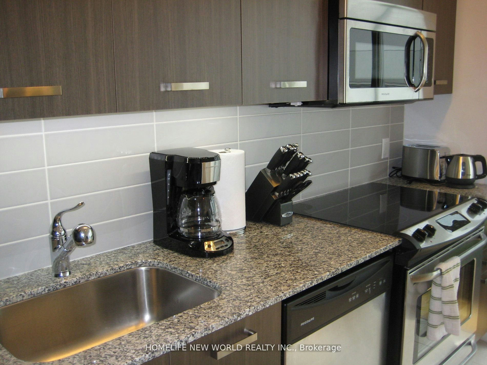1302-832 Bay Street, Toronto, ON, M5S 1Z6 - 8
