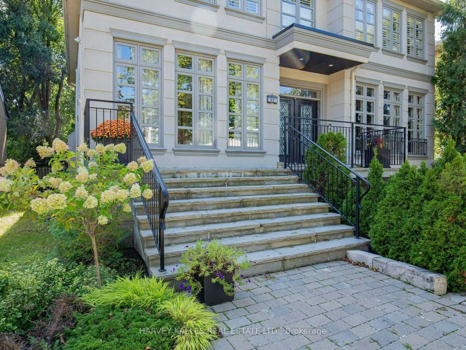 55 Viewmount Avenue, Toronto, ON, M6B 1T2