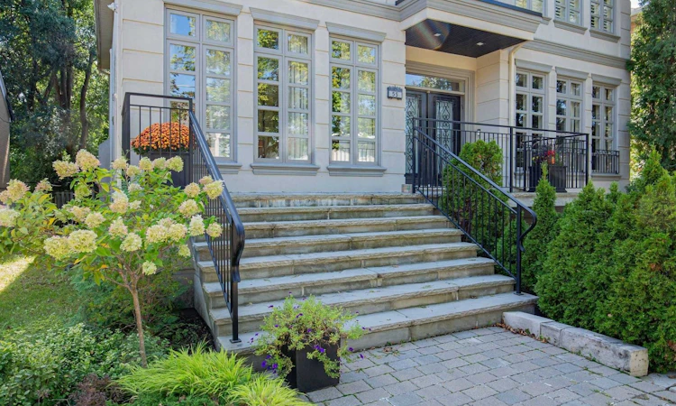 55 Viewmount Avenue