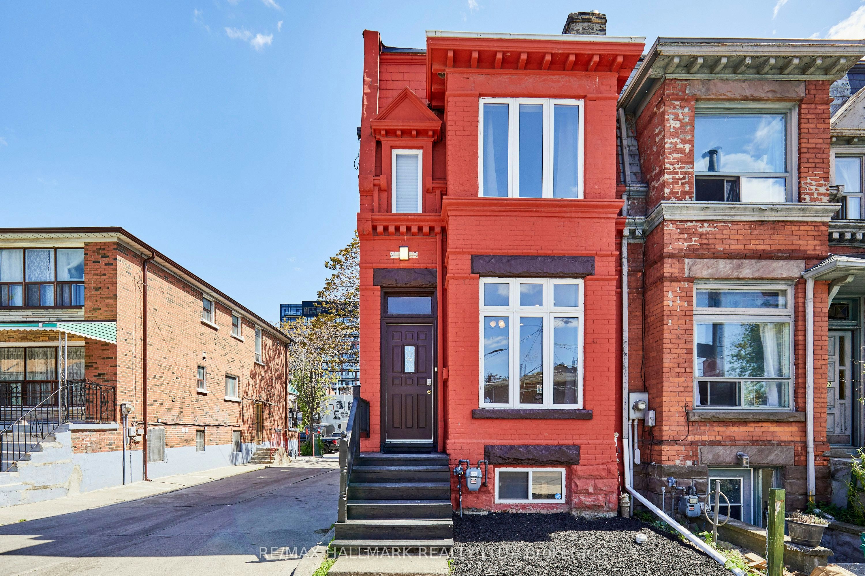 95 Wolseley Street, Toronto, ON, M5T 1A4