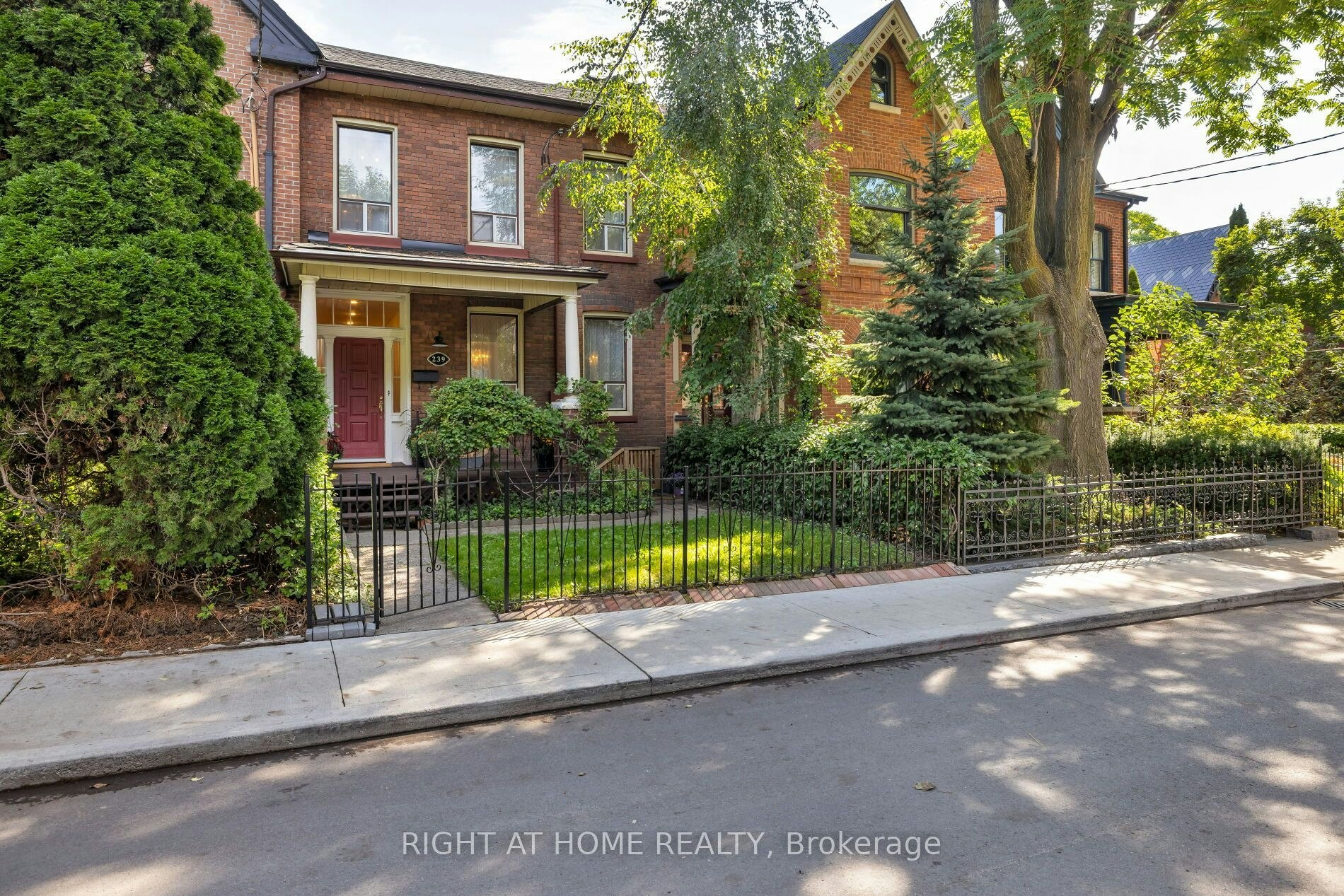 239 Seaton Street, Toronto, ON, M5A 2T5
