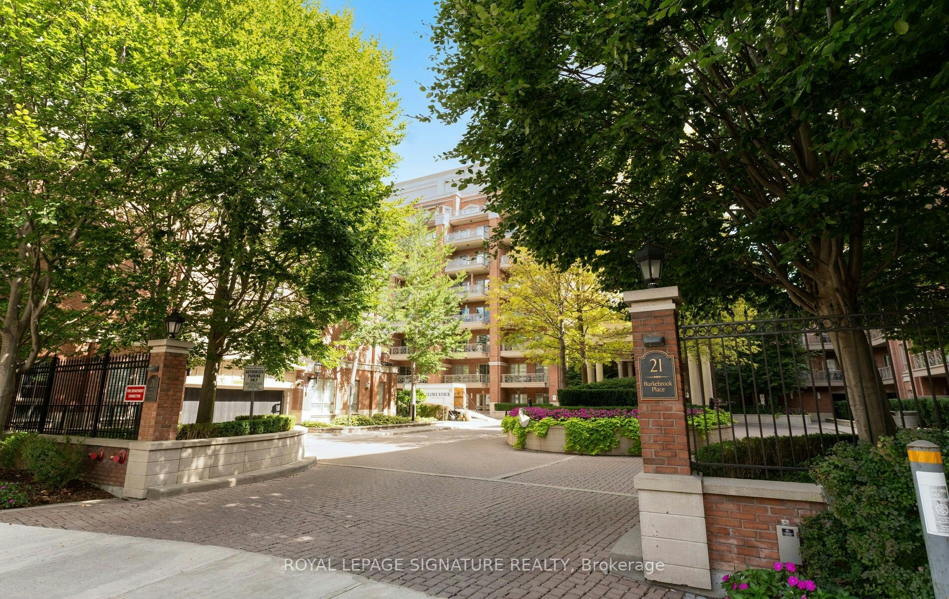 337-21 Burkebrook Place, Toronto, ON, M4G 0A2