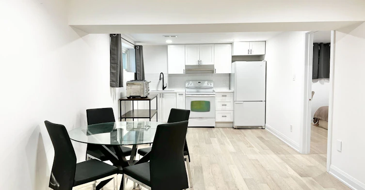 Room 2-2 Pannahill Road, Toronto, ON, M3H 4N3