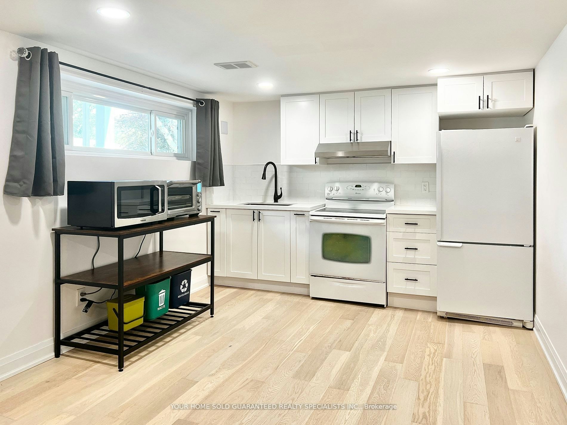 Room 2-2 Pannahill Road, Toronto, ON, M3H 4N3 - 5