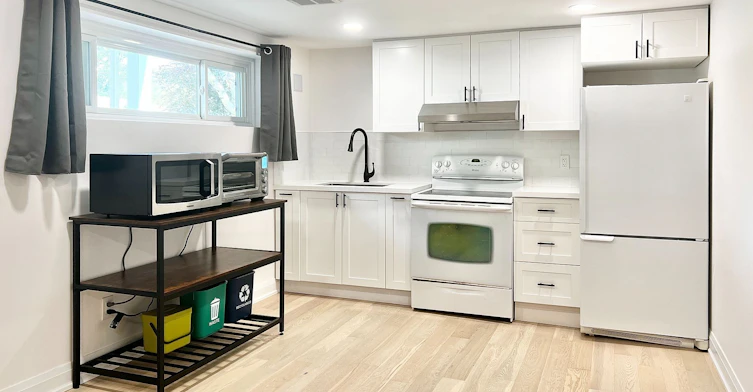 Room 2-2 Pannahill Road, Toronto, ON, M3H 4N3 - 5
