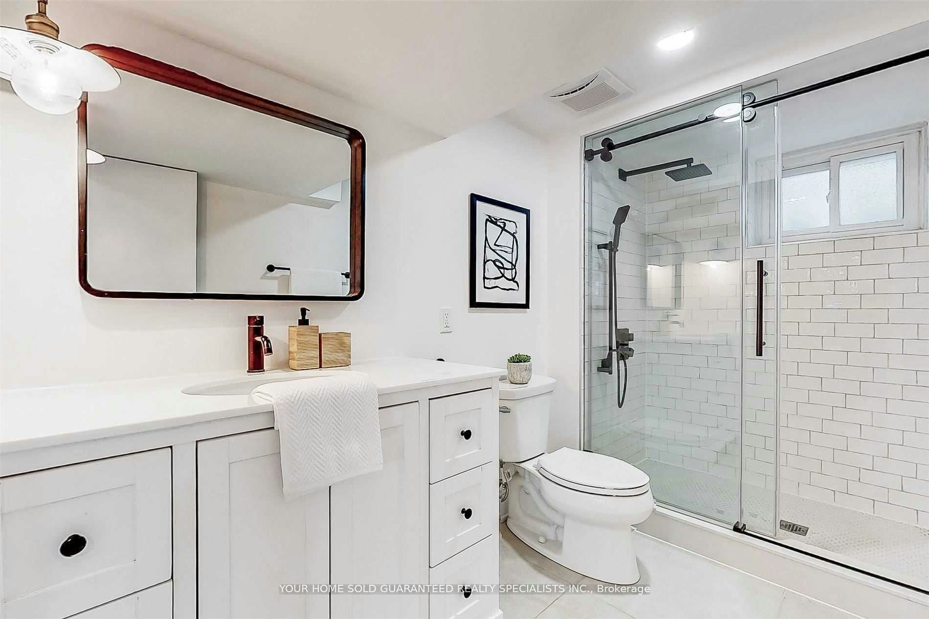 Room 2-2 Pannahill Road, Toronto, ON, M3H 4N3 - 8