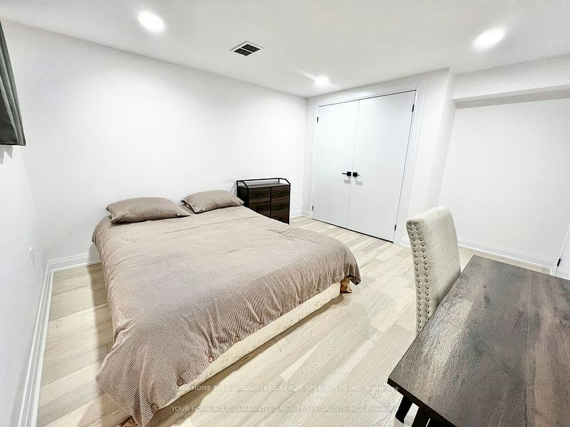 Room 2-2 Pannahill Road, Toronto, ON, M3H 4N3 - 6