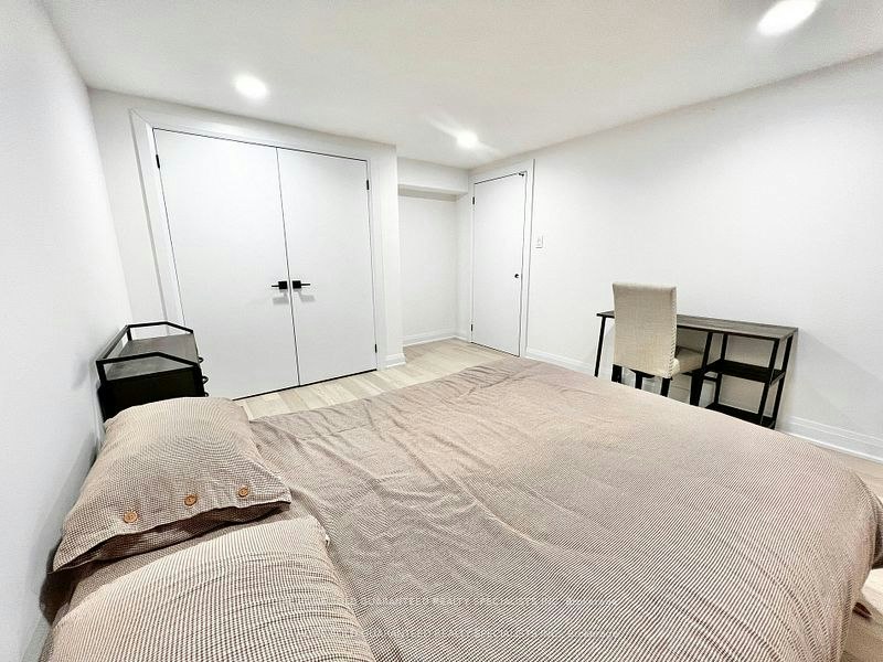 Room 2-2 Pannahill Road, Toronto, ON, M3H 4N3 - 7
